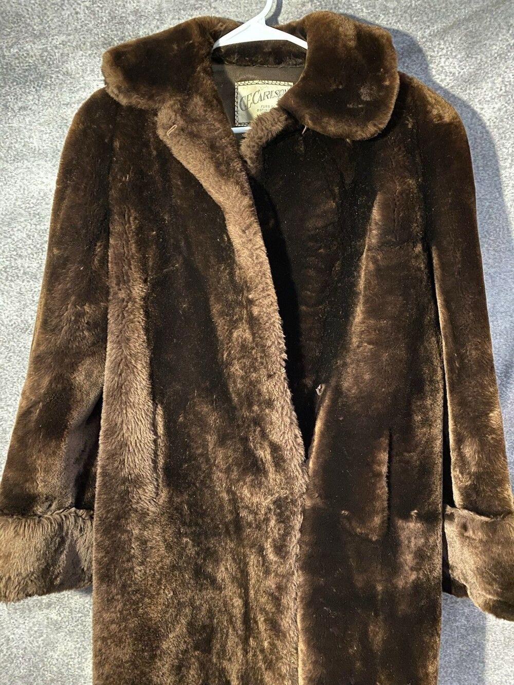 Vintage C.E. Carlson Co Spokane Dark Brown Fur Coat Mid-Century Plush - Picture 3 of 16